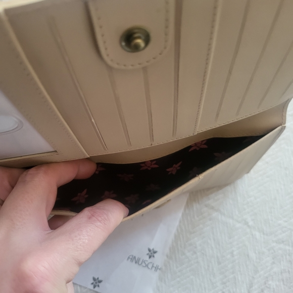 Anuschka large hand painted designer wallet brand new with tags and box $80 - Picture 7 of 9